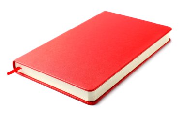 Beyaza izole edilmiş kırmızı defter. Ofis istasyonu