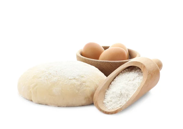 Masa, huevos y harina sobre fondo blanco. Cocinar pasteles —  Fotos de Stock