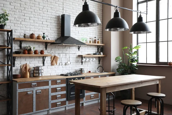 Hermoso interior de la cocina con muebles nuevos y elegantes — Foto de Stock