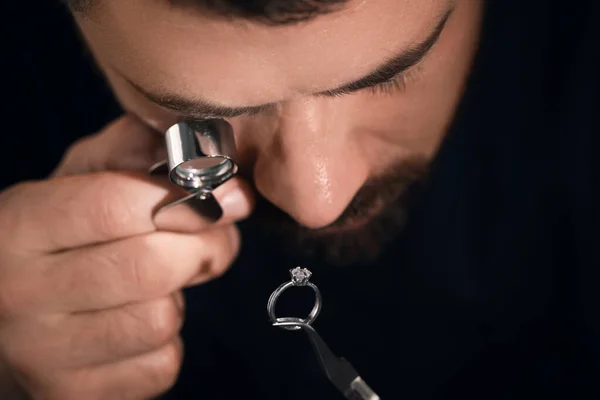 Professional Jeweler Working Ring Closeup View — 스톡 사진