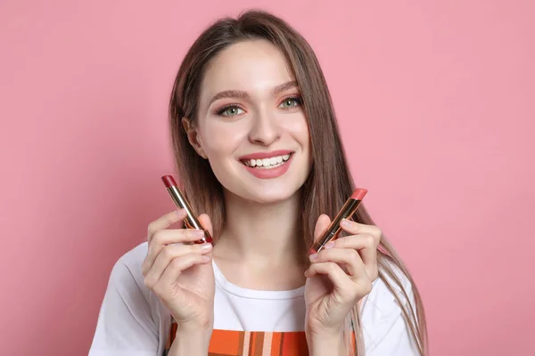 Beauty blogger with lipsticks on pink background — Stock Photo, Image