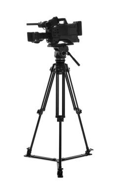 Modern profesyonel video kamera beyaza izole edildi