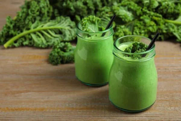 Tasty Fresh Kale Smoothie Wooden Table — 스톡 사진