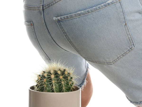 Uomo Seduto Cactus Sullo Sfondo Bianco Primo Piano Concetto Emorroidi — Foto Stock