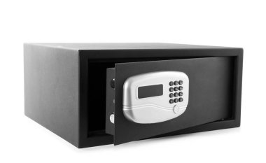 Beyaz üzerine izole edilmiş elektronik kilidi olan siyah çelik kasa