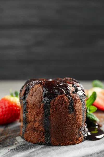 Delicious Warm Chocolate Lava Cake Marble Board — 스톡 사진