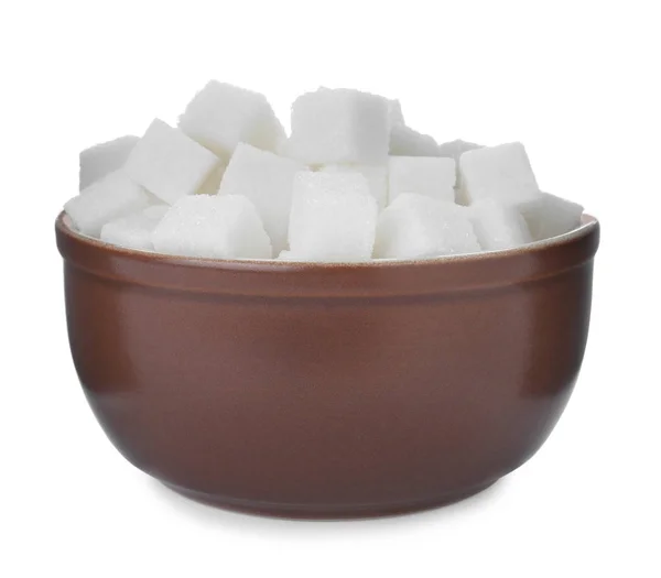 Cubos de azúcar refinados en un tazón aislado en blanco — Foto de Stock