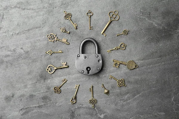 Steel Padlock Keys Grey Background Top View Safety Concept — Stock Photo, Image