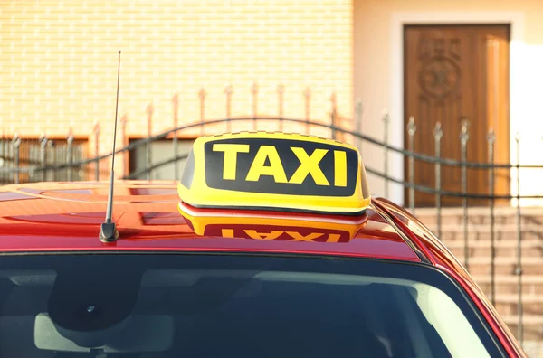 Roof Φως Λέξη Ταξί Στο Αυτοκίνητο Εξωτερικούς Χώρους — Φωτογραφία Αρχείου