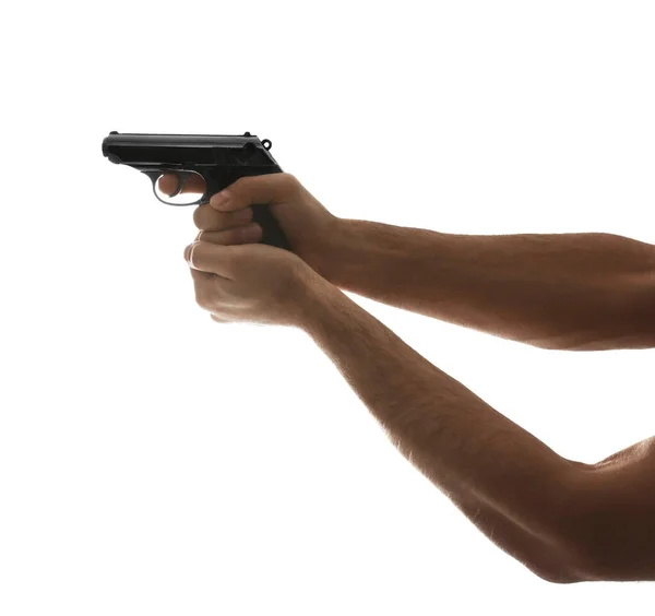 Assassino profissional com arma no fundo branco, close-up — Fotografia de Stock