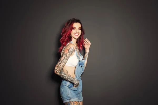 Gyönyörű Tetoválásokkal Testen Fekete Háttér — Stock Fotó