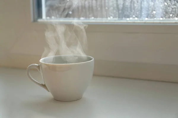 Coupe Boisson Chaude Près Fenêtre Jour Pluie Espace Pour Texte — Photo