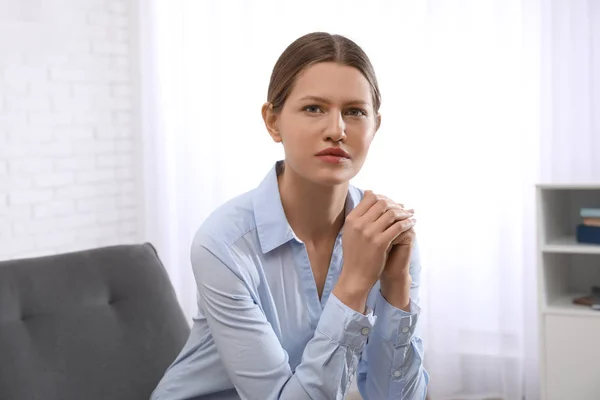 Portret van professionele psycholoog in modern kantoor — Stockfoto