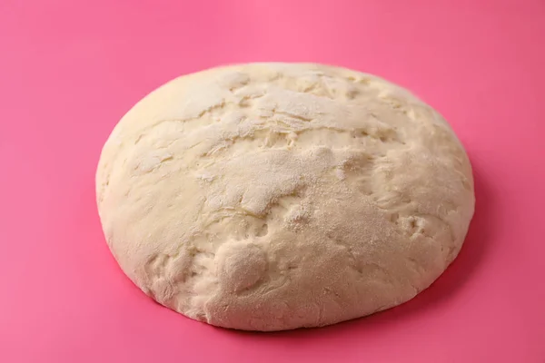 Raw Dough Pastries Pink Background Closeup — 스톡 사진