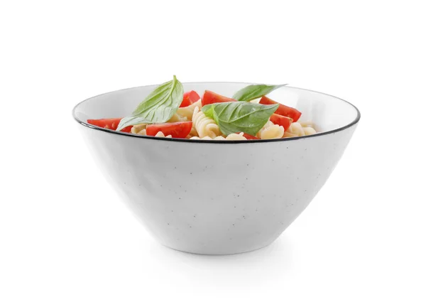 Läcker fusilli pasta med tomater isolerade på vitt — Stockfoto