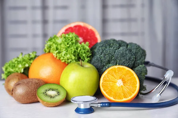 Estetoscopio Verduras Frutas Mesa Blanca Plan Dieta Nutricionista — Foto de Stock