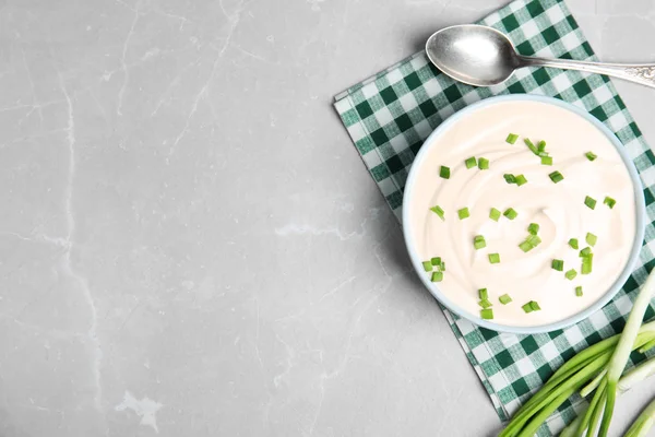 Fresh Sour Cream Onion Grey Marble Table Flat Lay Space — Stock Photo, Image