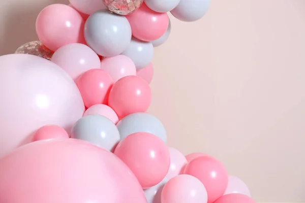 Belle Composition Avec Ballons Sur Fond Beige Gros Plan Espace — Photo