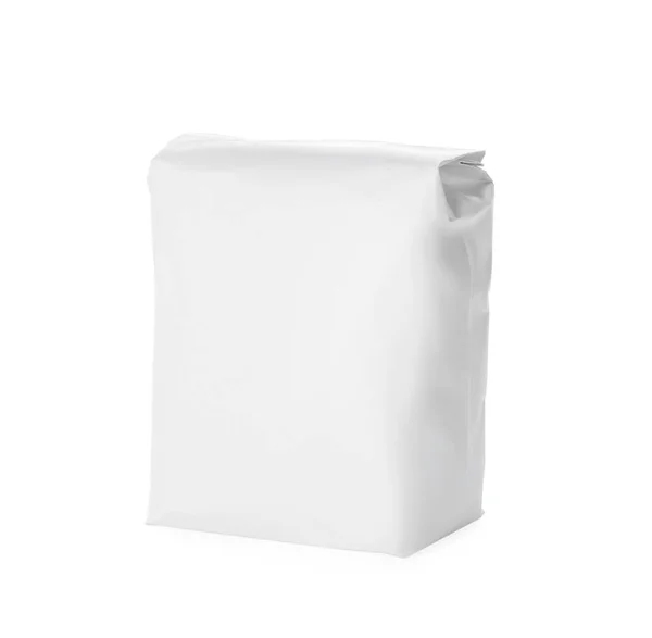 小麦粉のパックは白に隔離された デザインのためのモックアップ — ストック写真