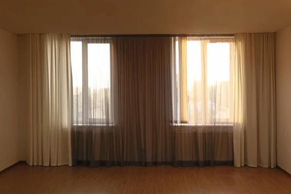 Fenster Mit Schönen Vorhängen Leeren Raum — Stockfoto