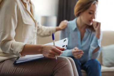 Profesyonel psikoterapist ve hasta, Han 'a odaklanın.