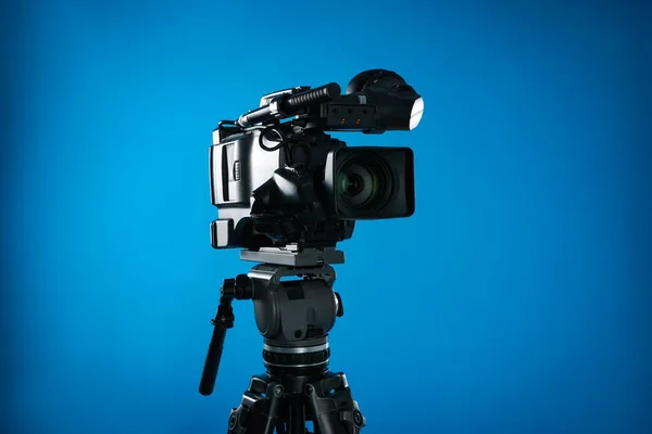 Modern Professional Video Camera Blue Background — 스톡 사진