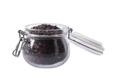 Kavanozdaki kahverengi pirinç beyaza izole edilmiş.