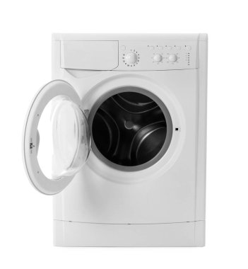 Modern çamaşır makinesi beyaza izole edilmiş. Çamaşır günü