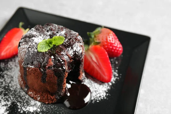 Delicious Warm Chocolate Lava Cake Mint Strawberries Plate Closeup — 스톡 사진