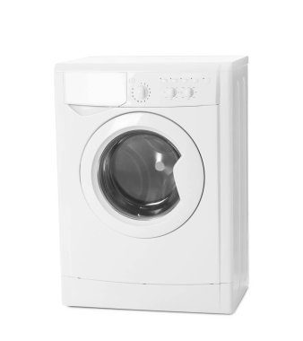Modern çamaşır makinesi beyaza izole edilmiş. Çamaşır günü
