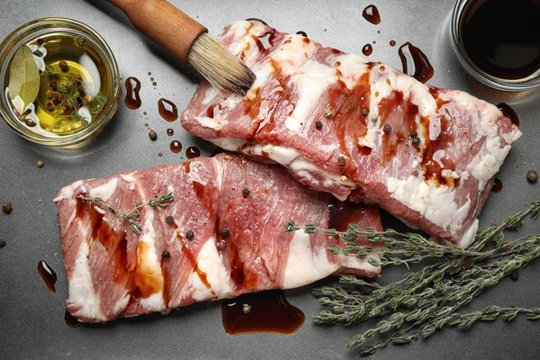 Costillas Frescas Crudas Sobre Superficie Gris Planas — Foto de Stock