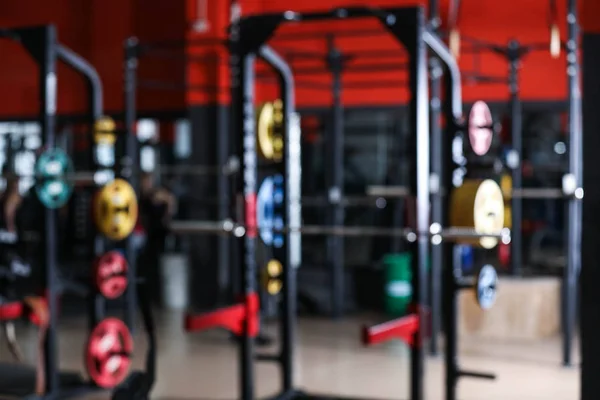 Vista Offuscata Della Palestra Con Attrezzature Moderne — Foto Stock