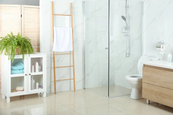 Stilvolle Toilettenschüssel Modernen Badezimmer Interieur — Stockfoto