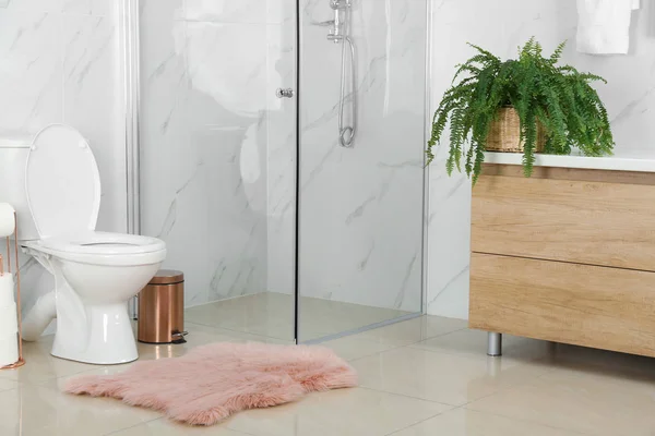 Elegante Inodoro Interior Del Baño Moderno — Foto de Stock
