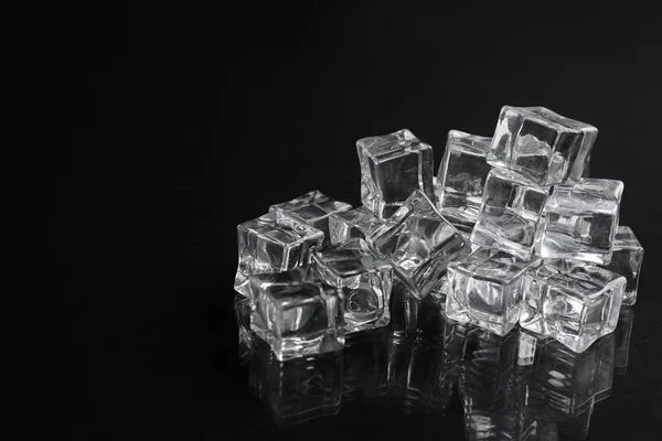 Crystal Clear Ice Cubes Black Background — ストック写真