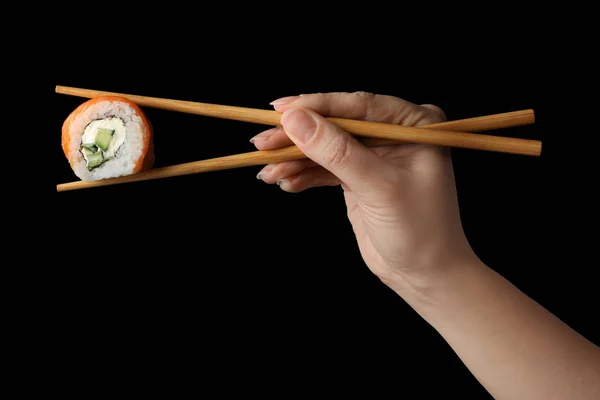 Vrouw Met Sushi Roll Met Eetstokjes Zwarte Achtergrond Close — Stockfoto