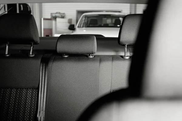 Interior Del Coche Moderno Con Cómodos Asientos Grises —  Fotos de Stock