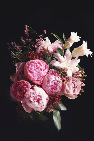 Hermoso Ramo Flores Diferentes Sobre Fondo Negro Diseño Tarjetas Florales —  Fotos de Stock