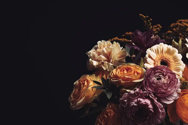 Schöner Strauß Verschiedener Blumen Auf Schwarzem Hintergrund Platz Für Text — Stockfoto
