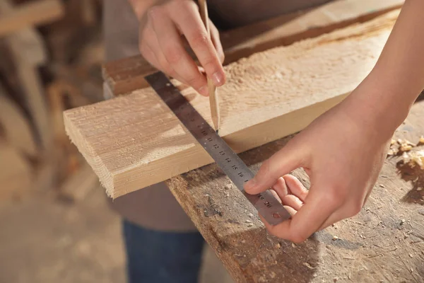 Professional Carpenter Measuring Wooden Plank Workshop Closeup — Stock Photo, Image