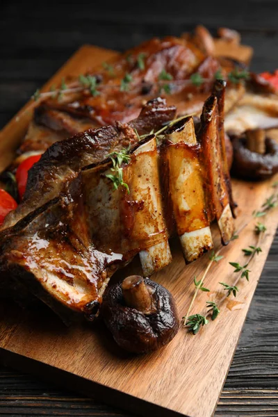 Deliciosas Costillas Asadas Servidas Mesa Primer Plano — Foto de Stock