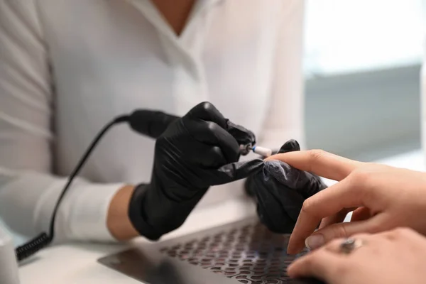 Professional Nail Artist Working Client Indoors Closeup — ストック写真