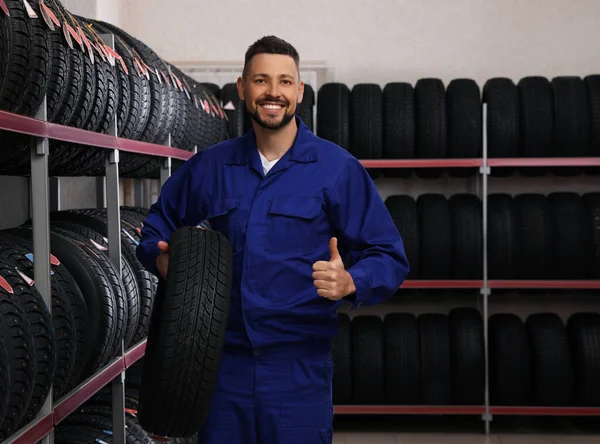 Male Mechanic Car Tire Auto Store — 스톡 사진