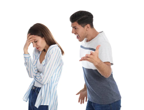 Adam Beyaz Arka Planda Kız Arkadaşına Bağırıyor Lişki Sorunları — Stok fotoğraf
