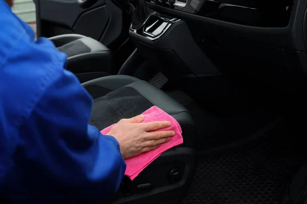 Car Wash Worker Cleaning Automobile Interior Closeup — 스톡 사진