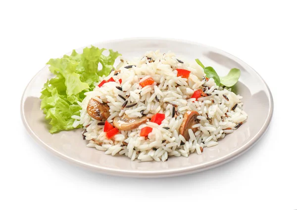 Delicioso pilaf de arroz com cogumelos isolados em branco — Fotografia de Stock