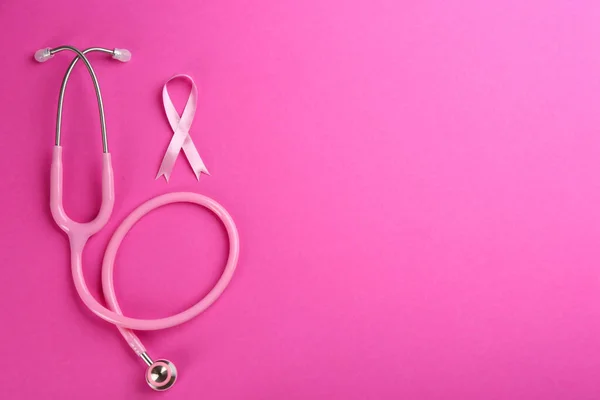 Рожева Стрічка Символ Обізнаності Про Рак Молочної Залози Стетоскоп Кольоровому — стокове фото