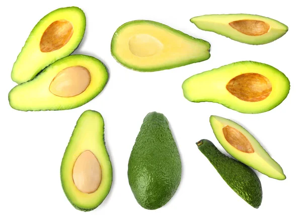 Lekker rauw avocado fruit geïsoleerd op wit — Stockfoto