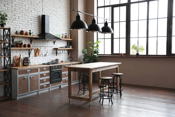 Hermoso interior de la cocina con muebles nuevos y elegantes — Foto de Stock