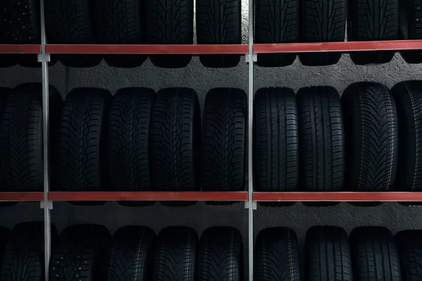 Neumáticos Coche Rack Tienda Automóviles —  Fotos de Stock